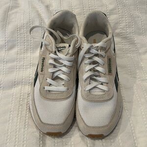 Worn once REEBOK CLASSIC LEGACY AZ 'WHITE DARK GREEN'’